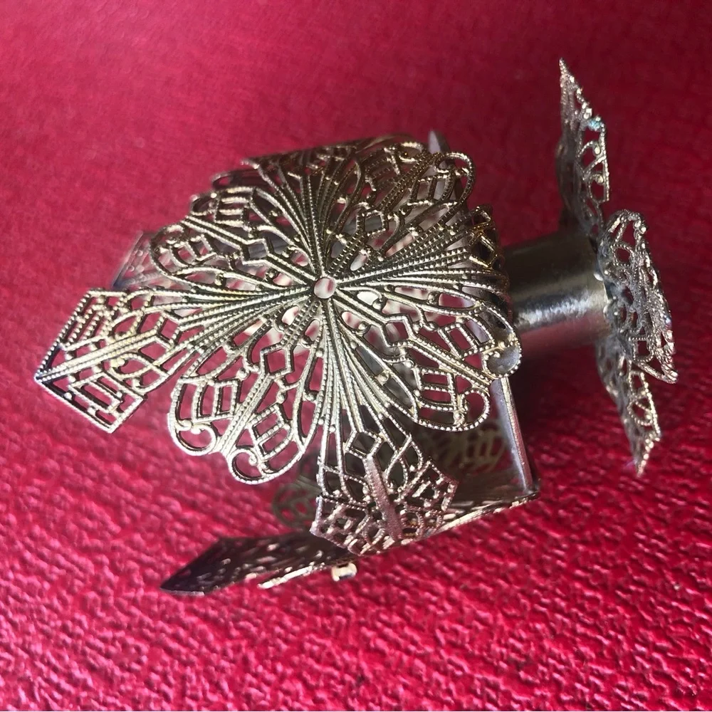 ⭐️VINTAGE Gold Filigree makeup holder 3” ✨